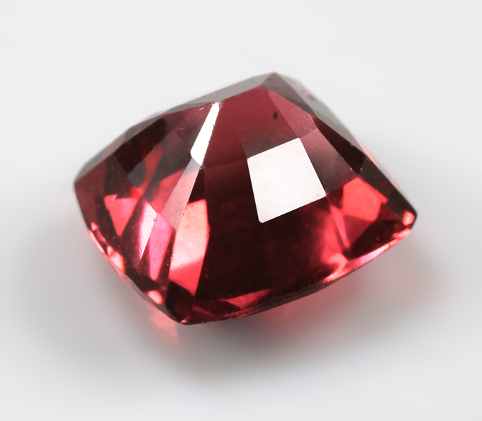 Пироп гранат 3,21 карата