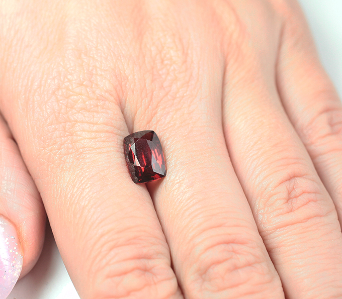 Пироп гранат 4,56 карата