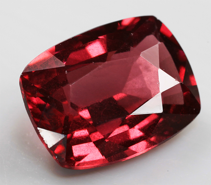 Пироп гранат 2,32 карата