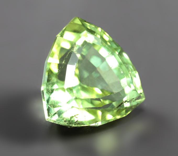 Open color grade! Желтовато-зеленый турмалин авторской огранки 2,2 карата