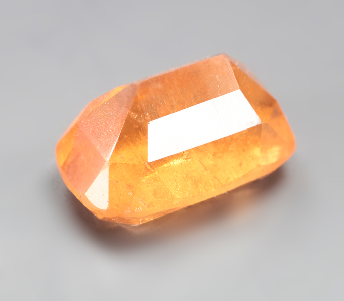 Редкий клиногумит 2,94 карата