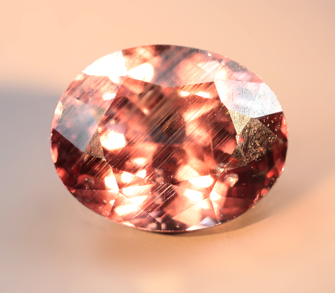 Гранат со сменой цвета 1,62 карата