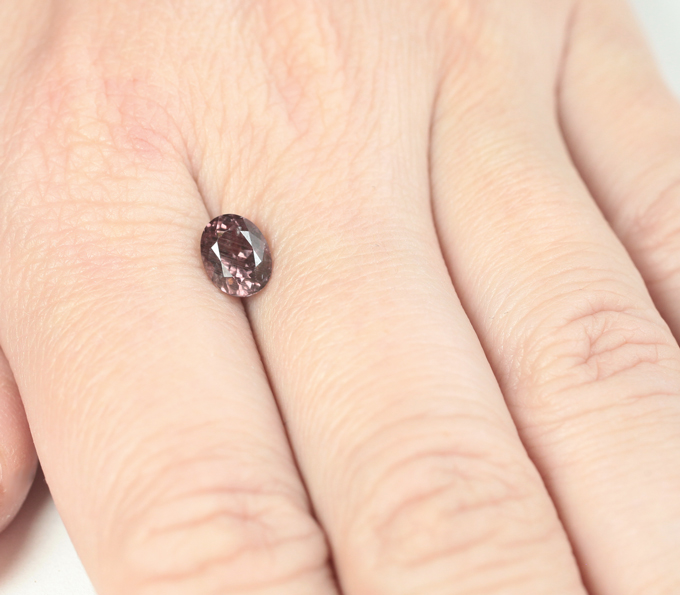 Гранат со сменой цвета 1,62 карата