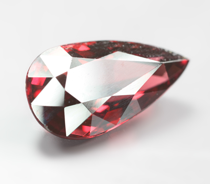 Чистейший крупный родолит гранат 5,48 карата