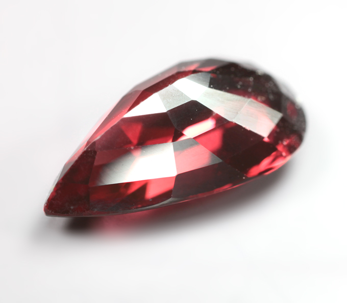 Чистейший крупный родолит гранат 5,48 карата