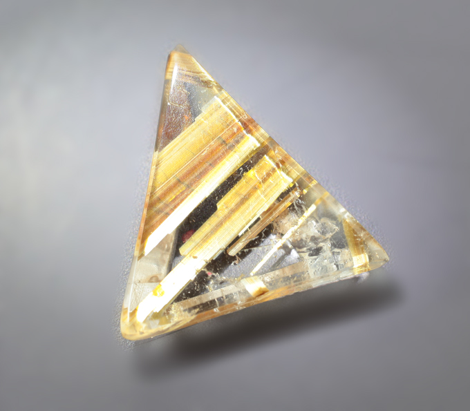 Рутиловый кварц авторской огранки 4,87 карата