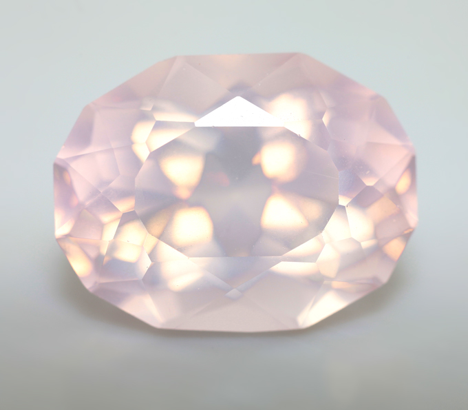 Кольцо с чистейшим крупным розовым кварцем эффектной огранки 15,48 карата