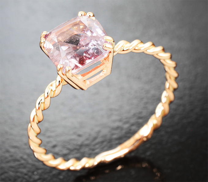 Кольцо с редким зултанитом 2,58 карата