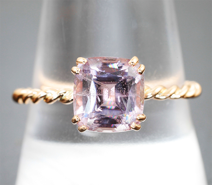 Кольцо с редким зултанитом 2,58 карата