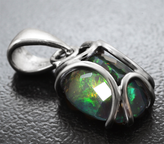 Кулон с ограненным черным опалом 3,01 карата