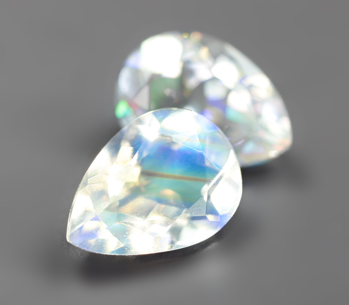 Пара ограненных лунных камней 1,12 карата