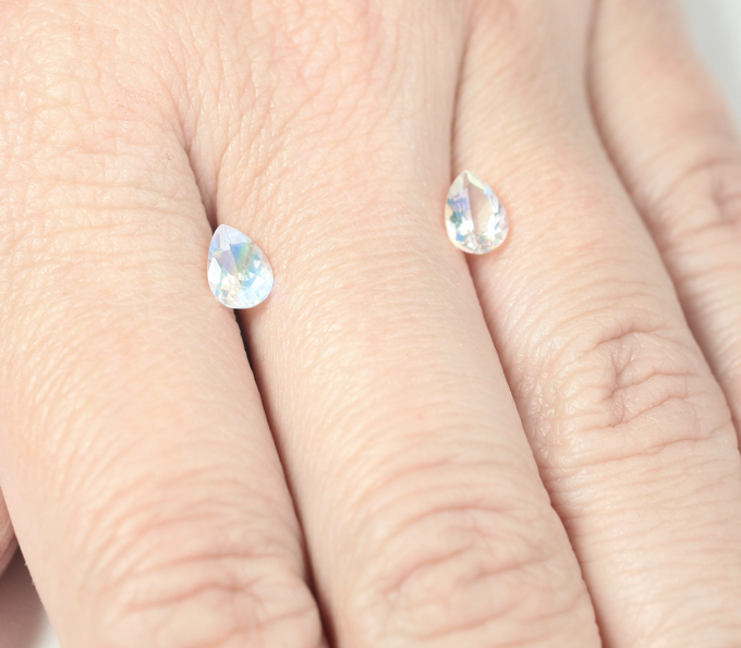 Пара ограненных лунных камней 1,12 карата