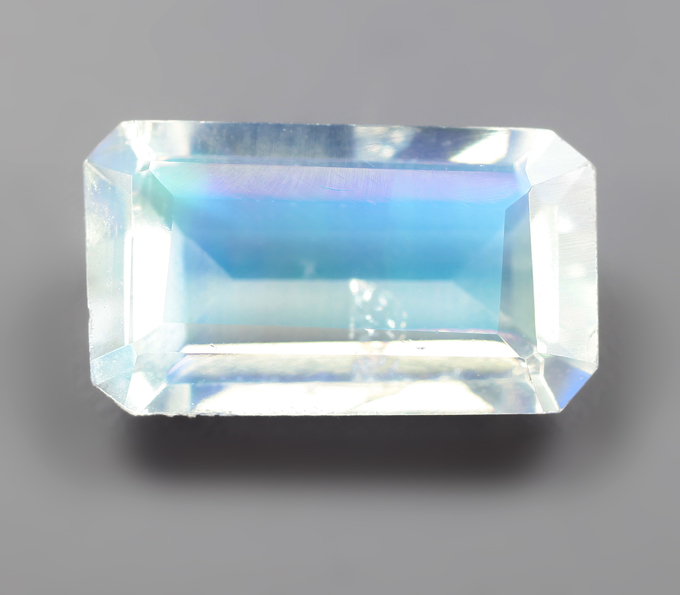 Ограненный лунный камень 1,27 карата