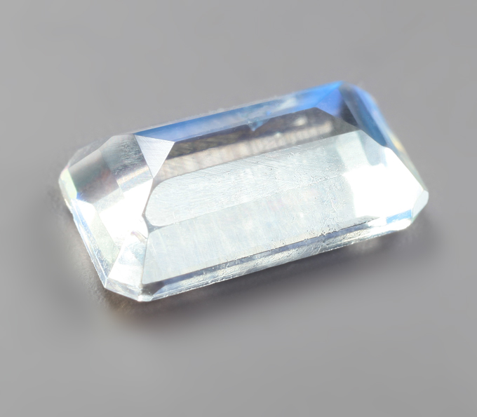 Ограненный лунный камень 1,27 карата