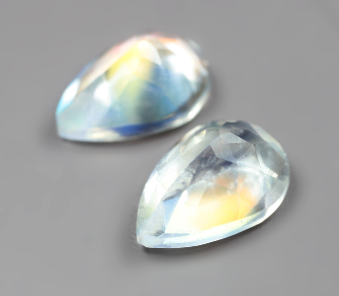 Пара ограненных лунных камней 1,28 карата