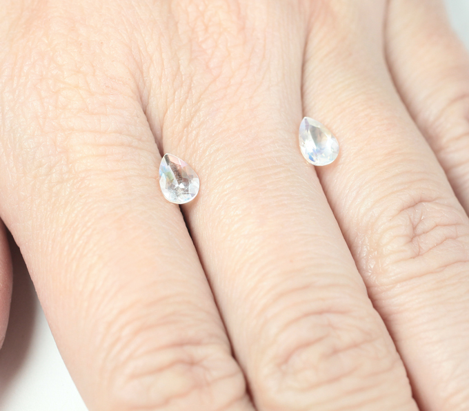 Пара ограненных лунных камней 1,28 карата