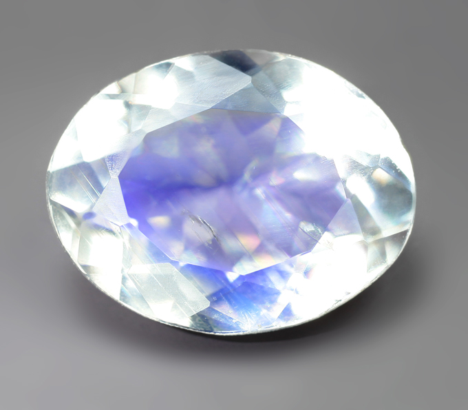 Ограненный лунный камень 1,47 карата