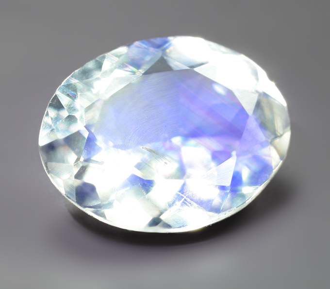 Ограненный лунный камень 1,47 карата