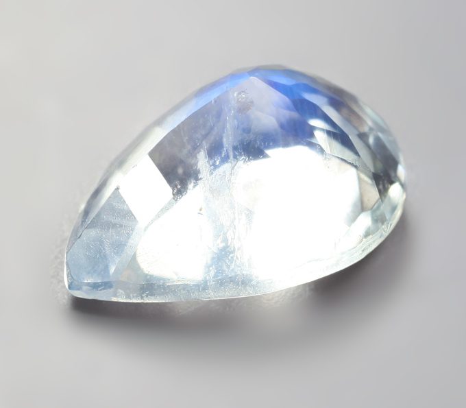 Ограненный лунный камень 1,78 карата