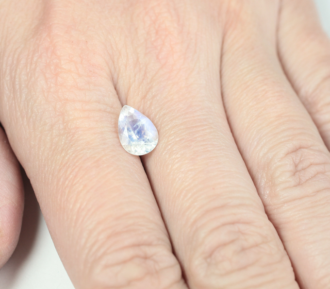 Ограненный лунный камень 1,78 карата