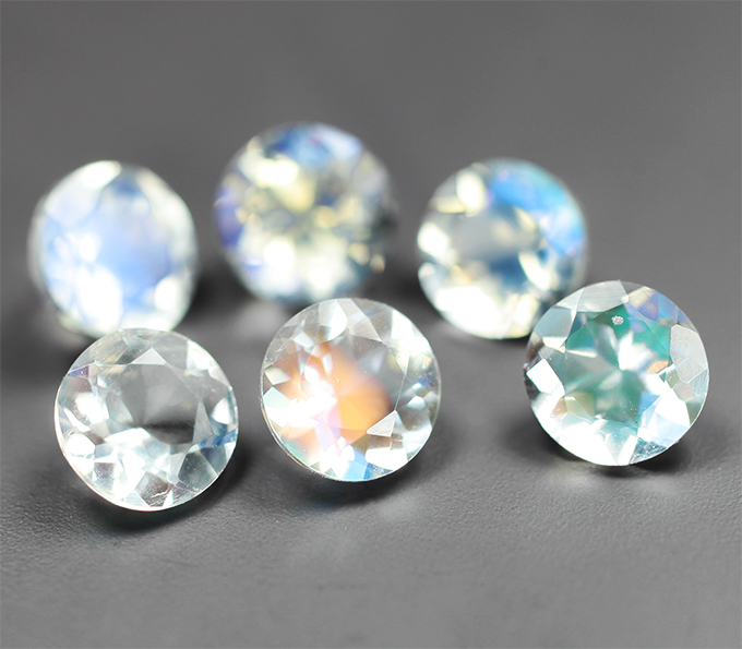 Набор из 6 ограненных лунных камней 2,6 карата