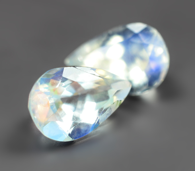 Пара ограненных лунных камней 2,91 карата