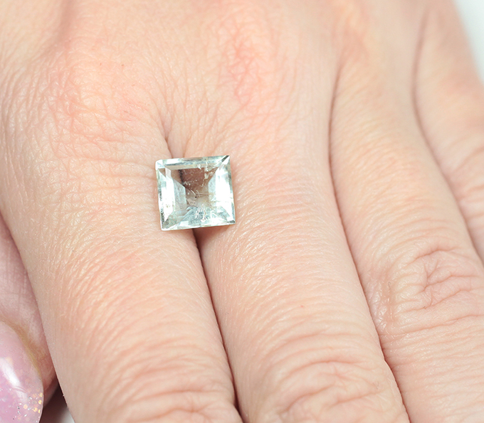 Голубовато-зеленый берилл 2,99 карата