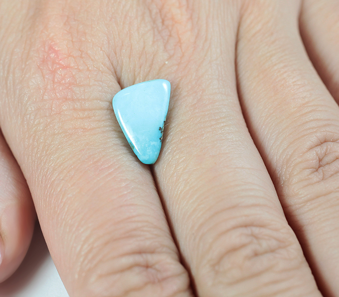 Кабошон армянской бирюзы 3,55 карата