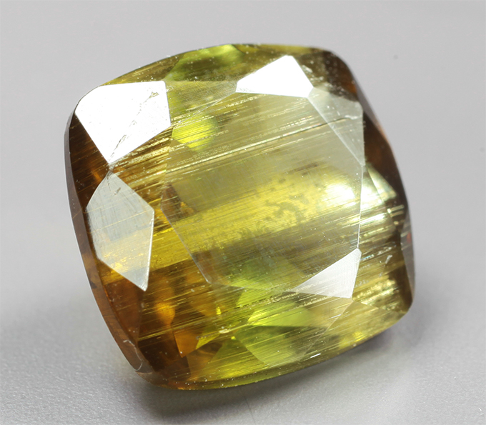 Полихромный турмалин 3,23 карата