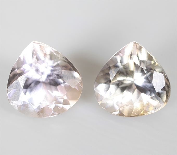 Пара полихромных цоизитов 1,77 карата