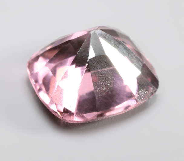 Розовато-пурпурная шпинель 1,62 карата