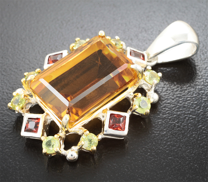 Кулон с цитрином, перидотами и альмандинами гранатами