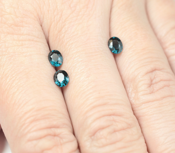 Набор из 3 синих шпинелей высокой чистоты 1,48 карата