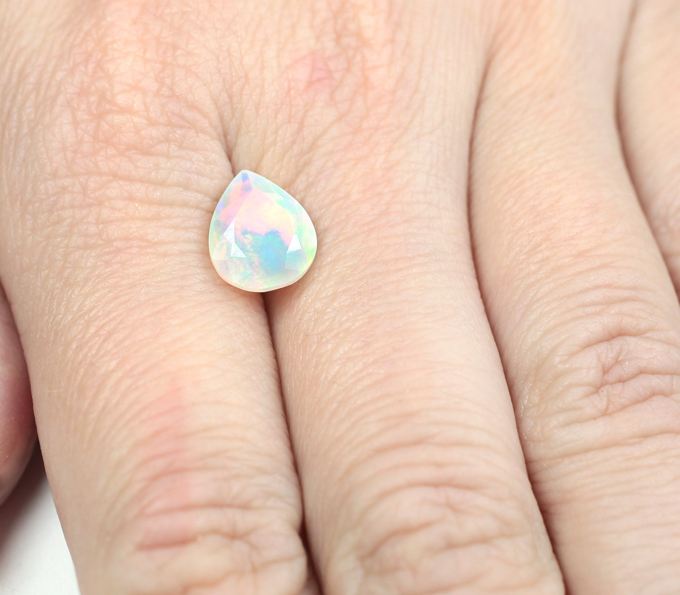 Ограненный эфиопский опал 1,89 карата