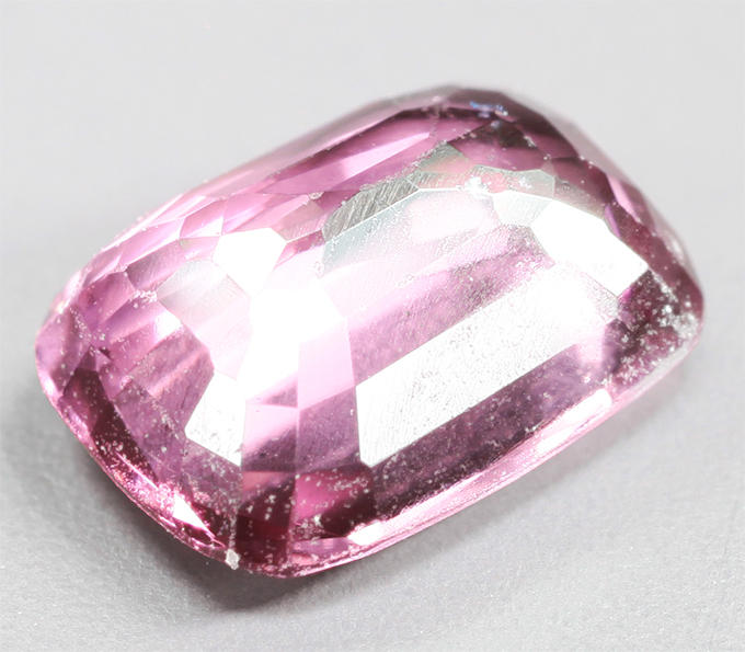Пурпурно-розовая шпинель 1,03 карата