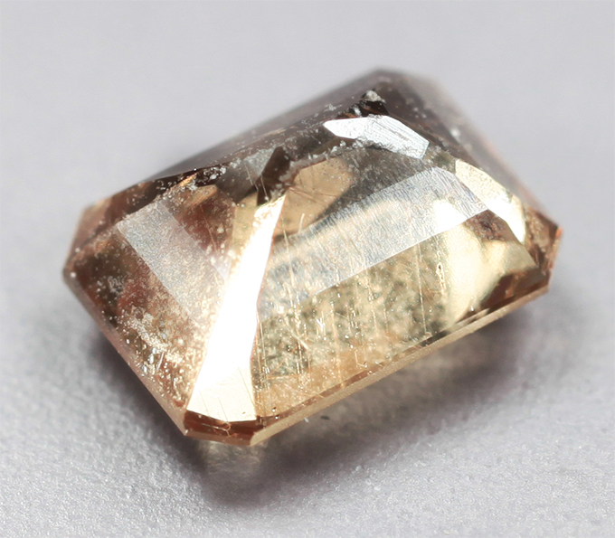 Гранат со сменой цвета 0,56 карата