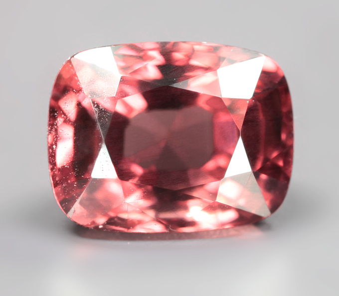 Оранжевато-красная шпинель 1,05 карата