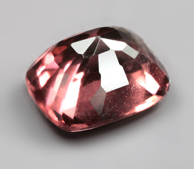 Оранжевато-красная шпинель 1,05 карата