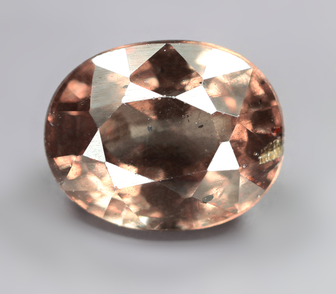 Гранат со сменой цвета 1,38 карата