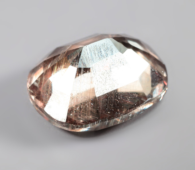 Гранат со сменой цвета 1,37 карата