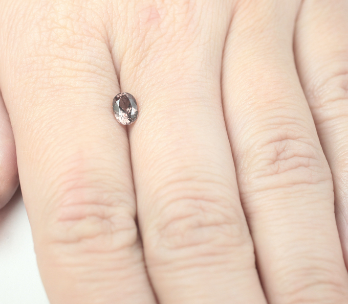 Гранат со сменой цвета 0,89 карата