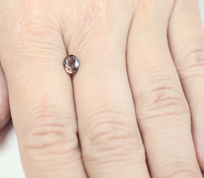 Гранат со сменой цвета 0,86 карата