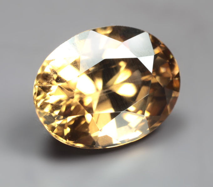 Желтый циркон высокой чистоты 4.48 карата