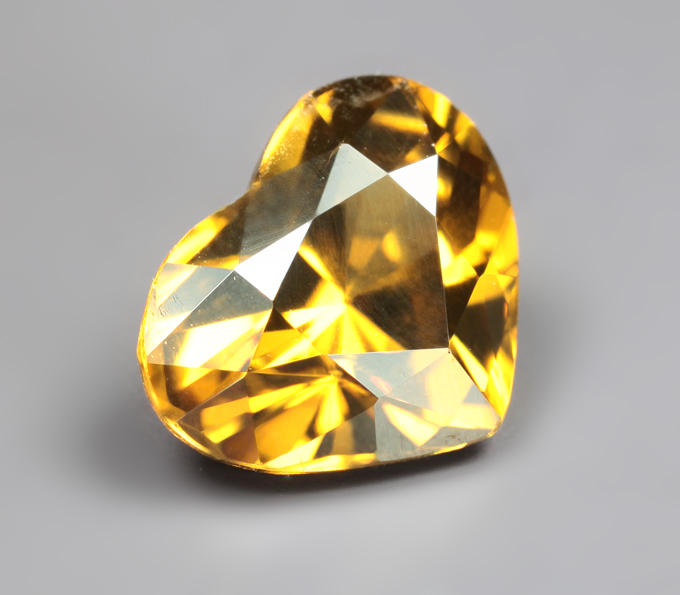 Редкая огранка! Желтый циркон высокой чистоты 2,38 карата