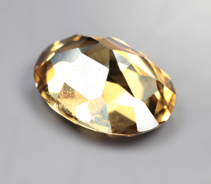 Чистейший зеленовато-желтый циркон 3,29 карата