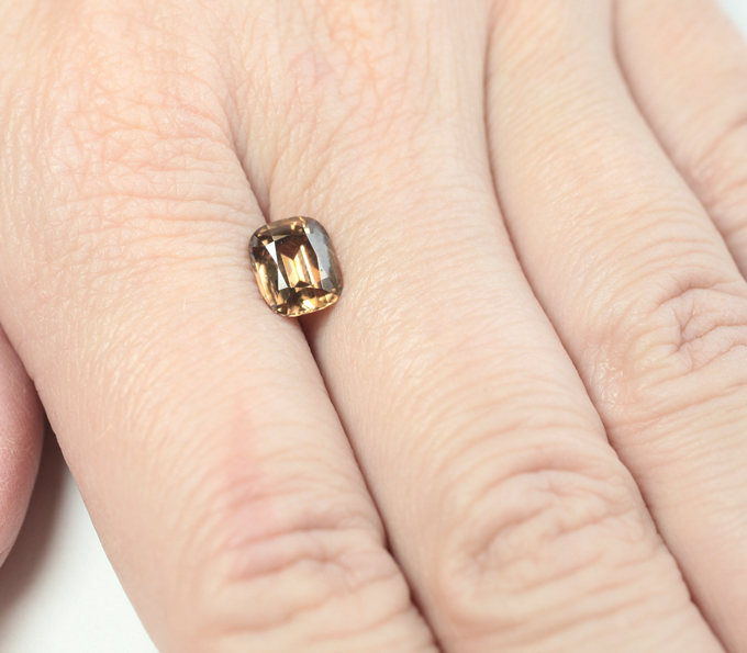 Желтый циркон высокой чистоты 2,46 карата