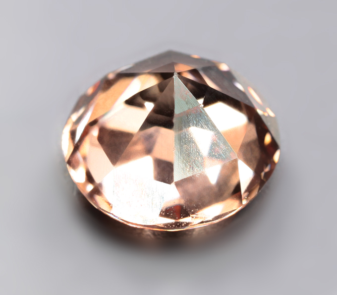 Чистейший оранжевато-желтый циркон 1,79 карата