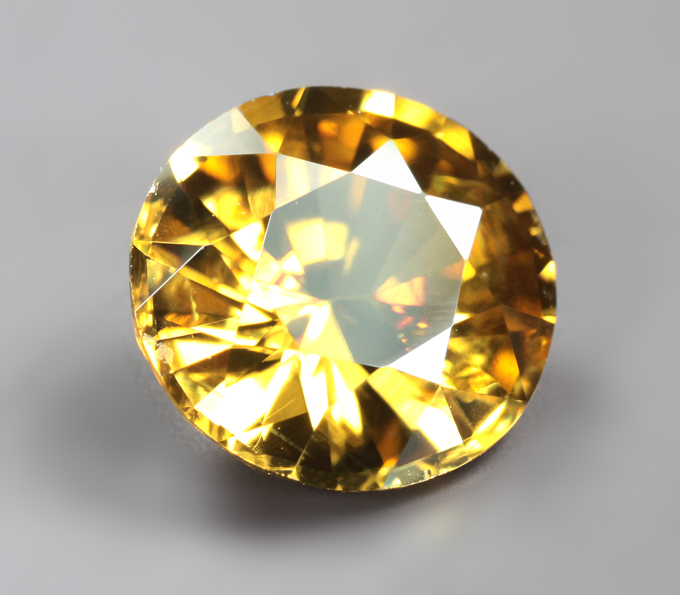 Чистейший ярко-желтый циркон 2,37 карата