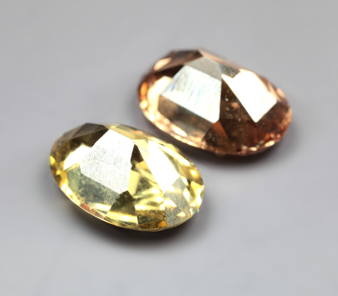 Пара цирконов 4,11 карата