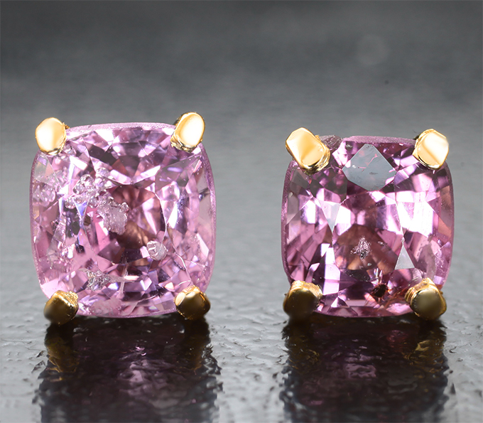 Золото Серьги с неоново-розовыми шпинелями 2,09 карата
